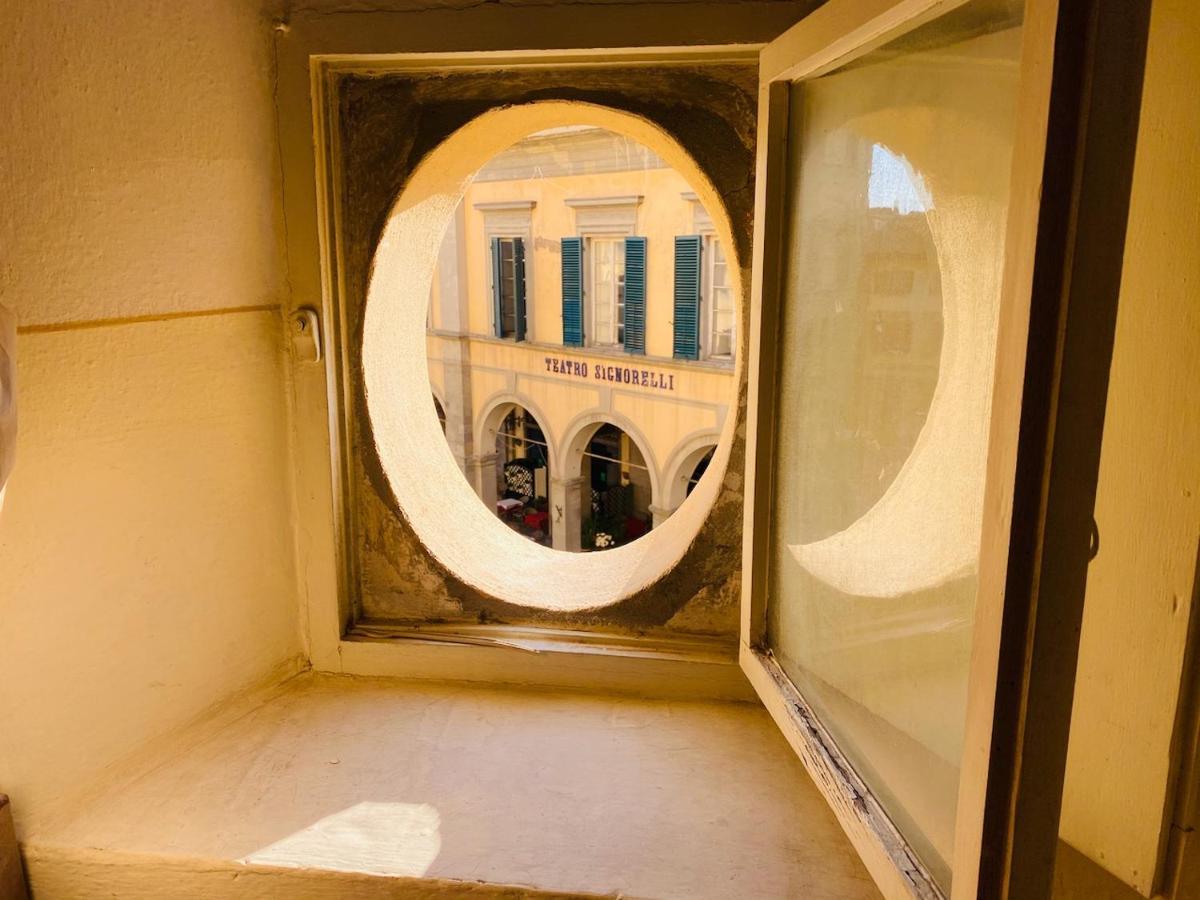 Casa Teatro Apartment กอร์โตนา ภายนอก รูปภาพ